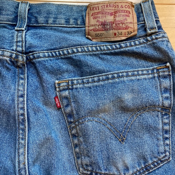Levi’s relaxed fit 550 denim jeans. 34x32 - Picture 5 of 6